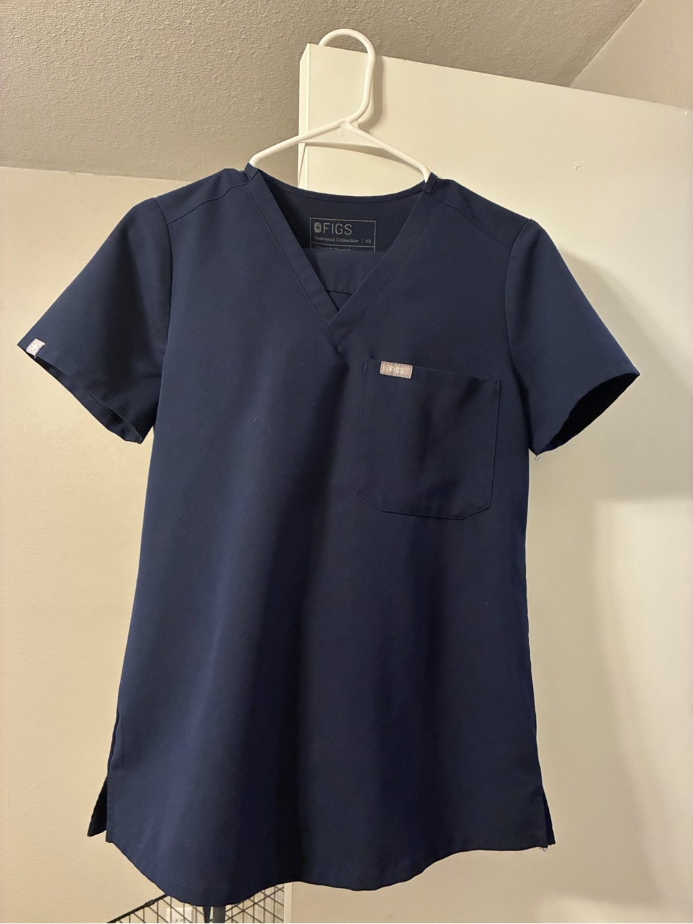 FIGS navy scrub set